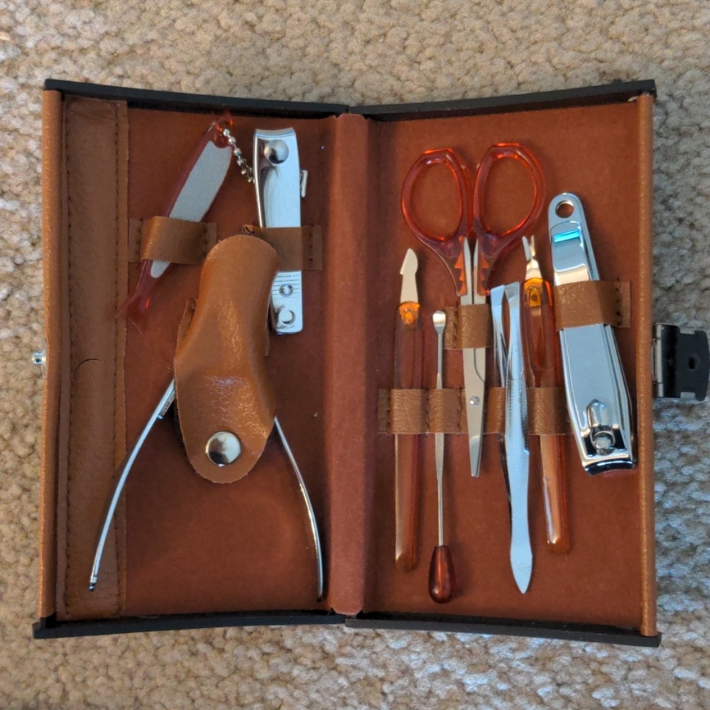 BNWOT Travel Manicure Kit